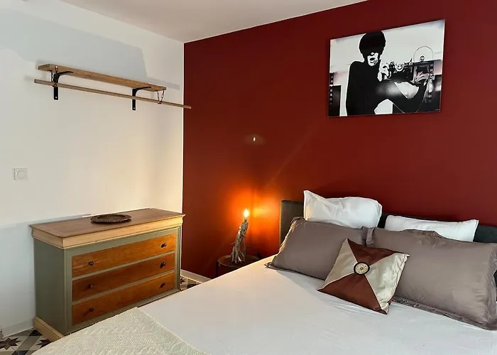 La Closerie De Uzes 펜션 Bourdic